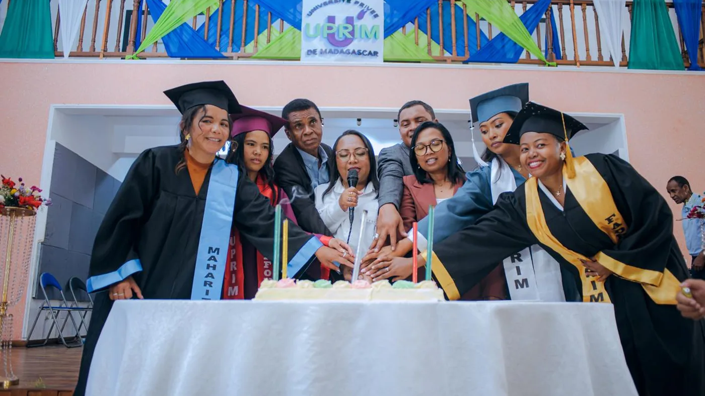 Une promotion de diplômés de l’UPRIM